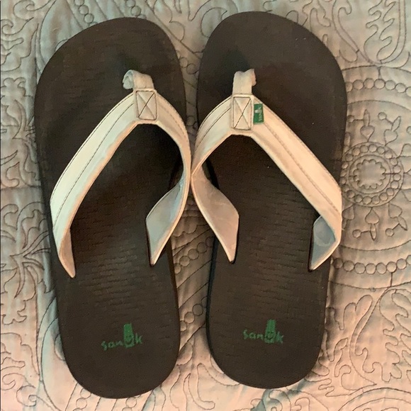 mens flip flops size 11